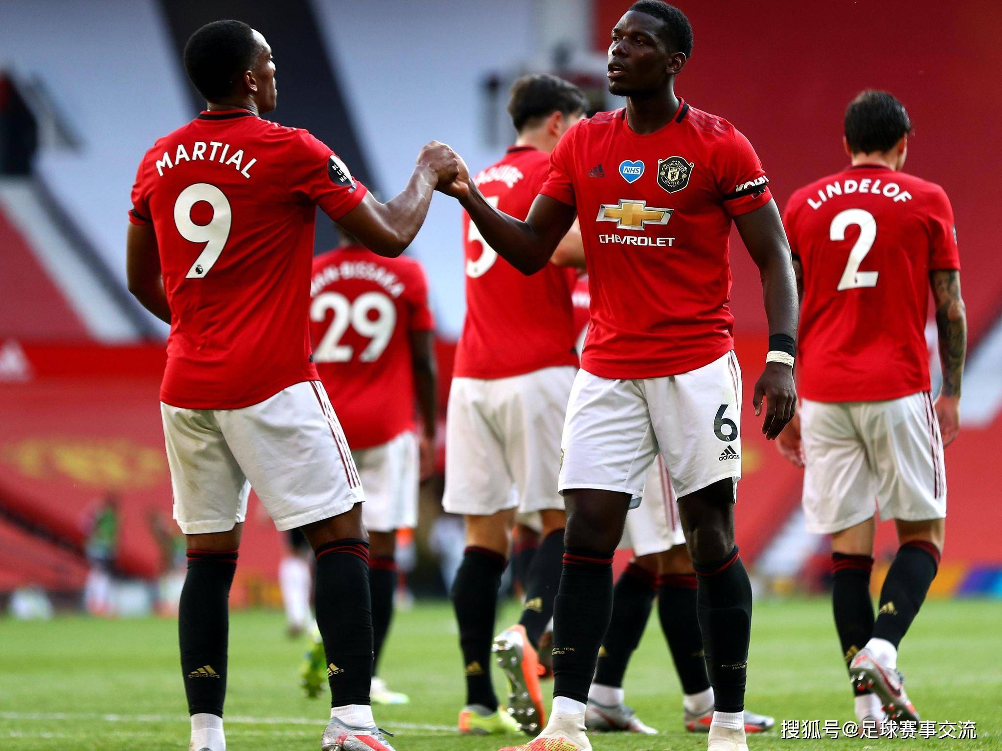 曼联阵容变化引发争议,球队表现蒙上阴影(曼联阵容变化引发争议,球队表现蒙上阴影了吗) 曼联阵容变化引发争议,球队表现蒙上阴影(曼联阵容变化引发争议,球队表现蒙上阴影了吗)