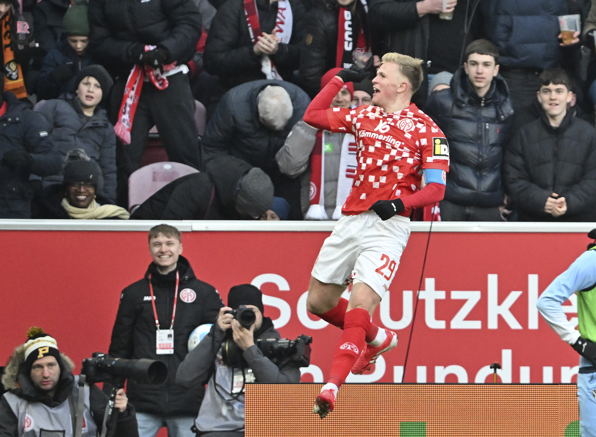 aoa体育娱乐-热火队老将领军，带领球队获得胜利走出低谷(热火队老将领军,带领球队获得胜利走出低谷是哪一集)