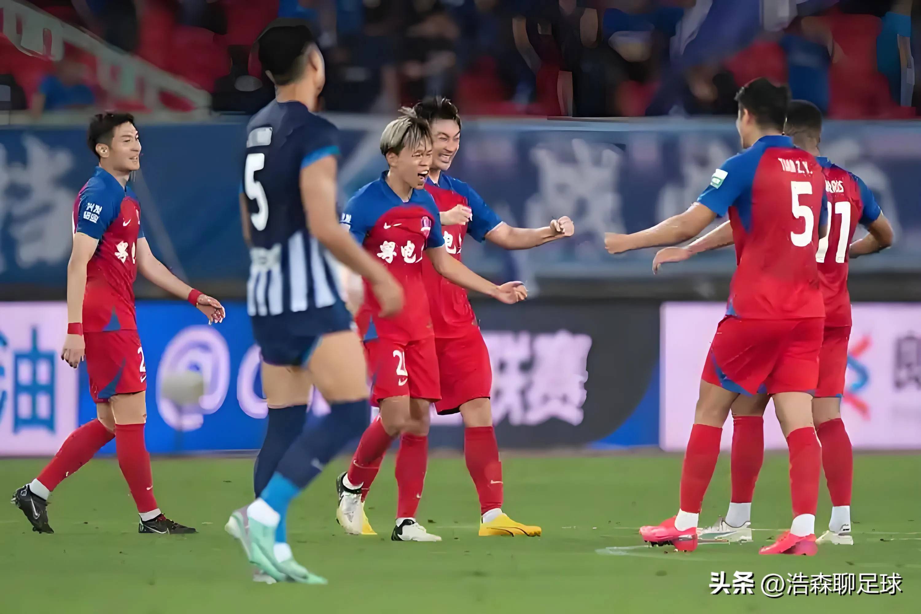 aoa体育活动-中国足球运动员表现出色，主场取胜(中国足球运动员表现出色,主场取胜的是谁)