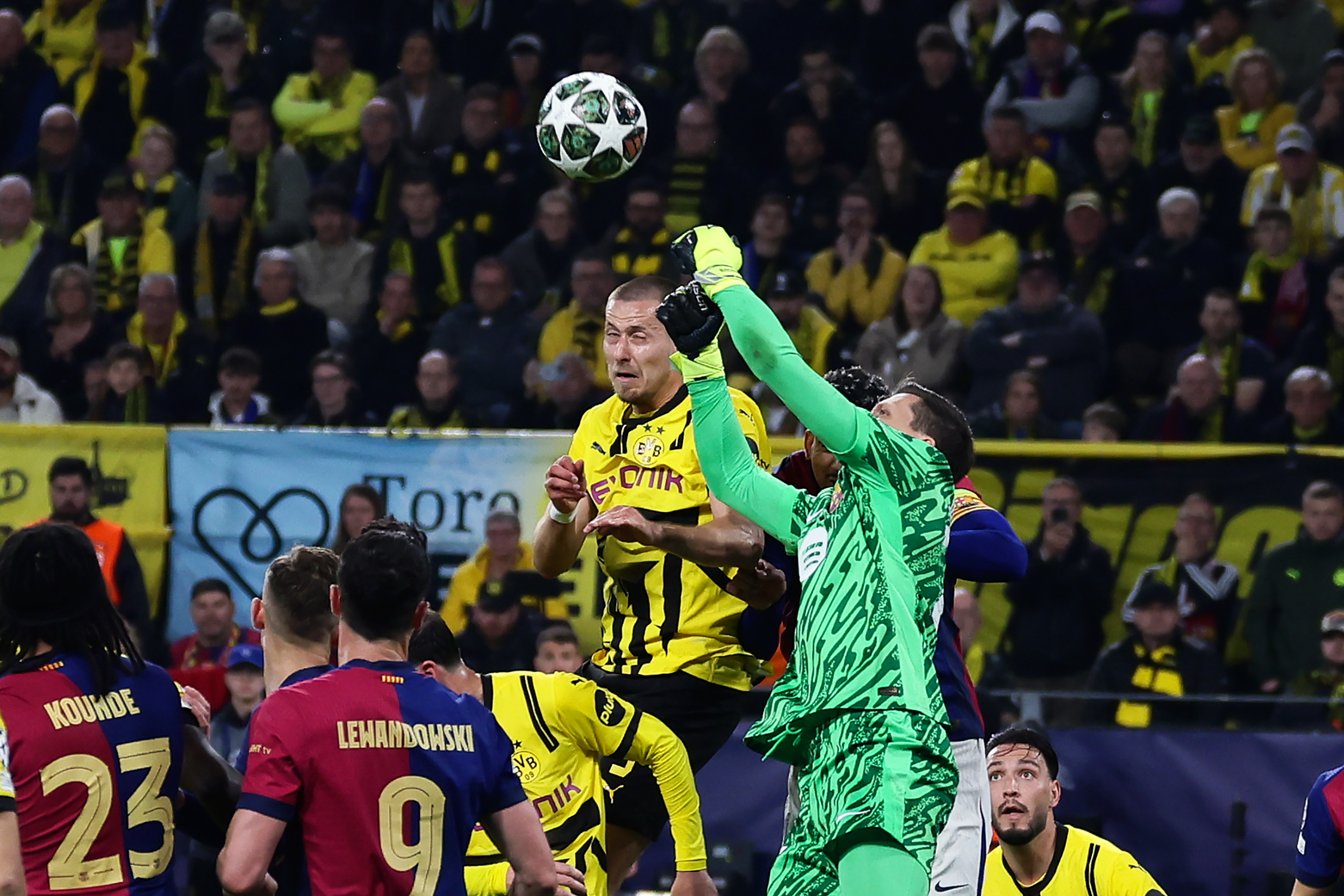 aoa体育官网-巴塞罗那永不言败，成功晋级欧冠赛场的简单介绍