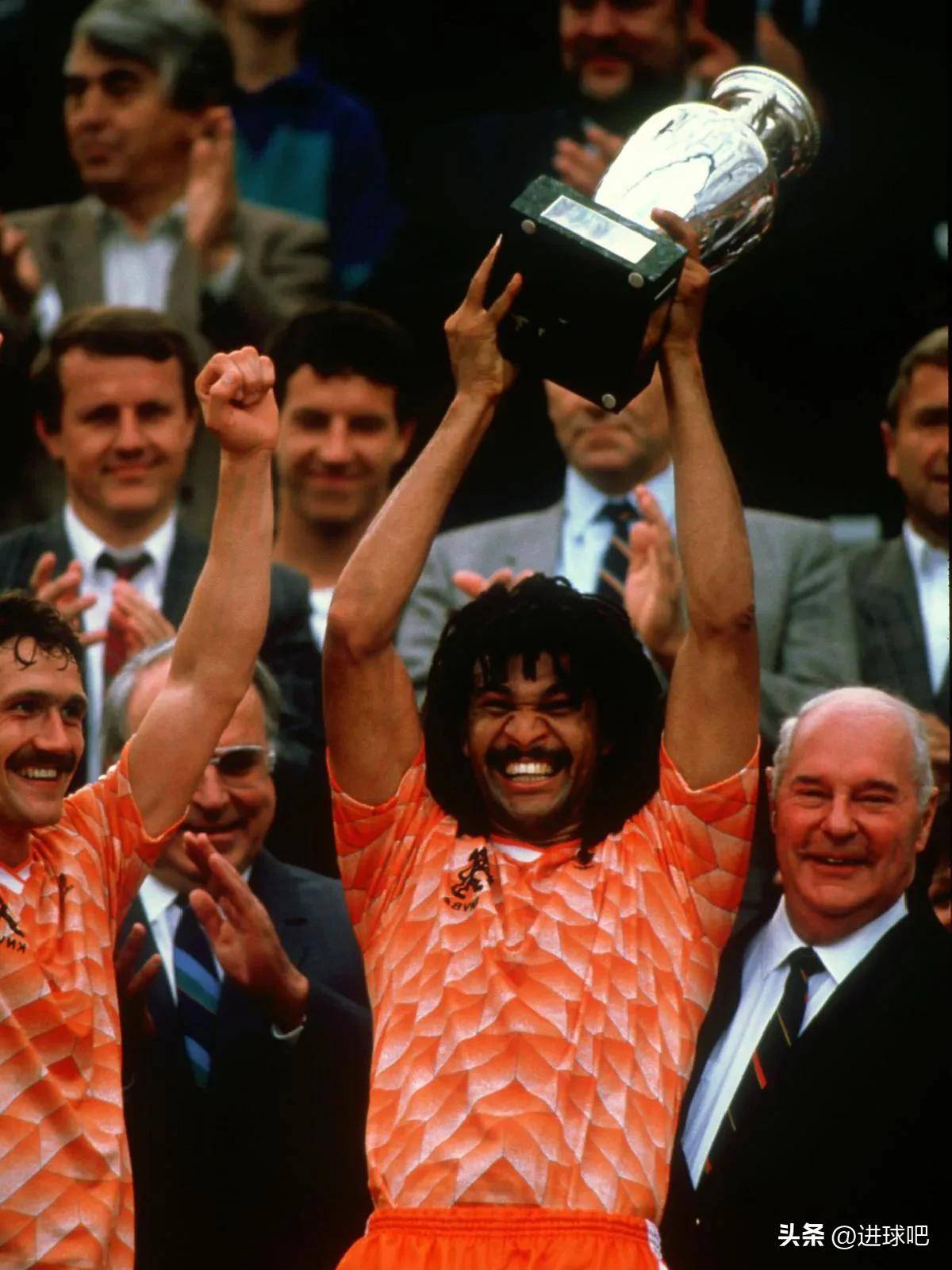 荷兰队全取三分,晋级欧洲杯正赛 荷兰队全取三分,晋级欧洲杯正赛