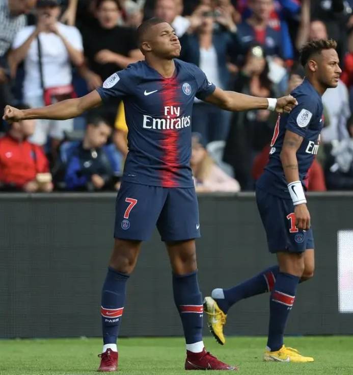 aoa体育娱乐-包含朗斯主场欲战胜对手夺取关键胜利的词条