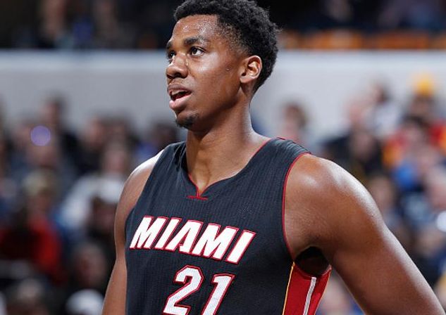 aoa体育视频-白边队取得惊人胜利，引发球迷讨论