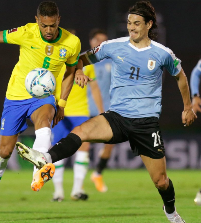 荷兰国脚破门处子球,助尤文2-1逆转获胜的简单介绍 荷兰国脚破门处子球,助尤文2-1逆转获胜的简单介绍