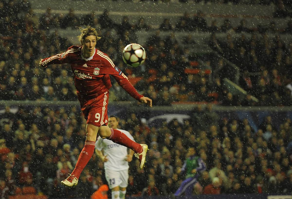 关于捷克队在欧预赛中势如破竹，赢得掌声的信息