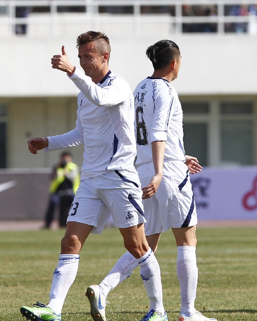 瑞恩球员配合默契,备战欧洲联赛 瑞恩球员配合默契,备战欧洲联赛