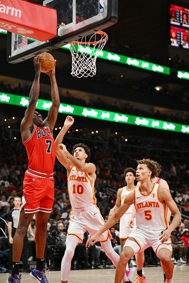 关于惊险对决!球员拼尽全力力保持领先的信息 关于惊险对决!球员拼尽全力力保持领先的信息