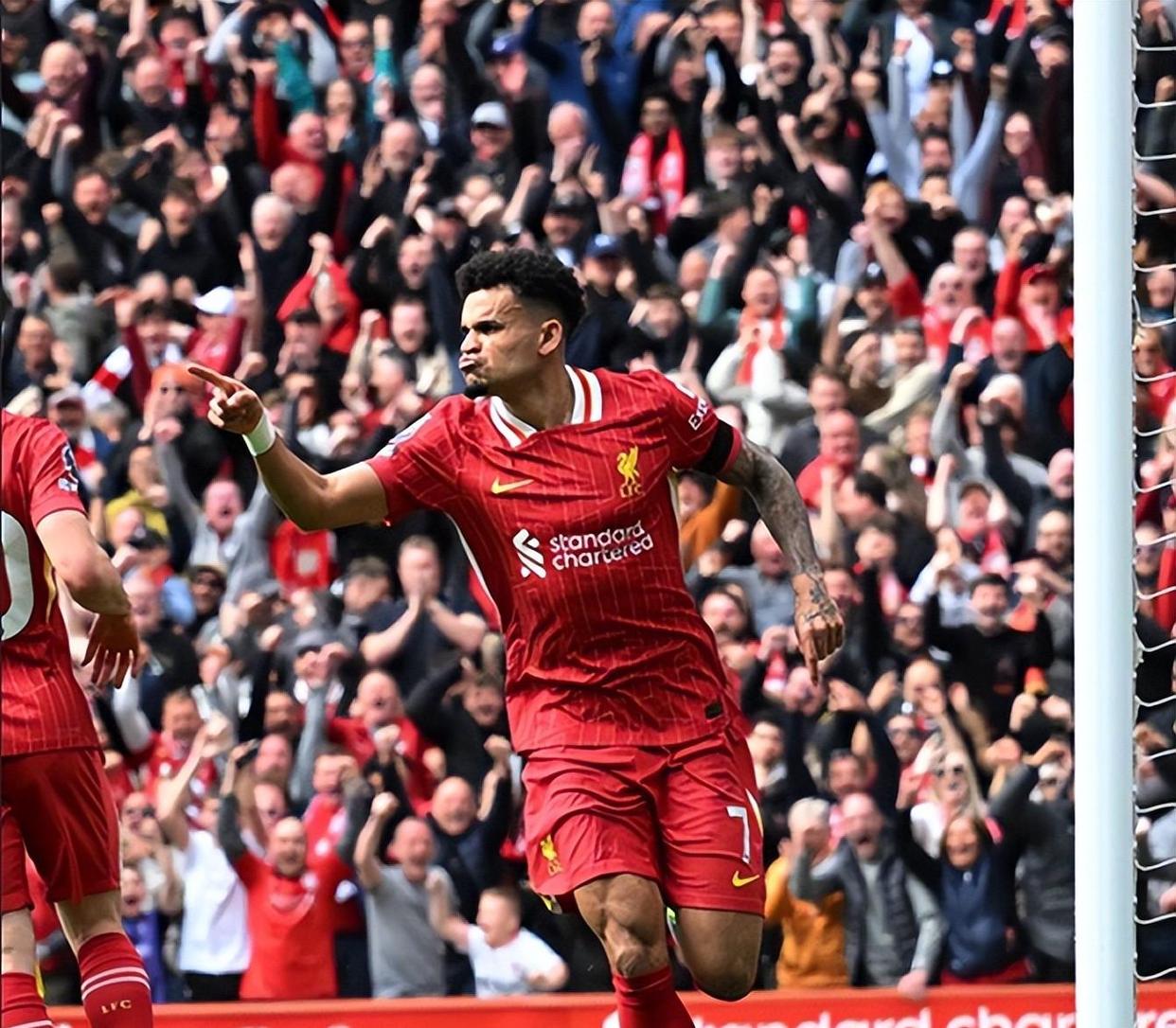 aoa体育-包含利物浦阵中神奇边锋闪耀，斩获进球绝杀的词条