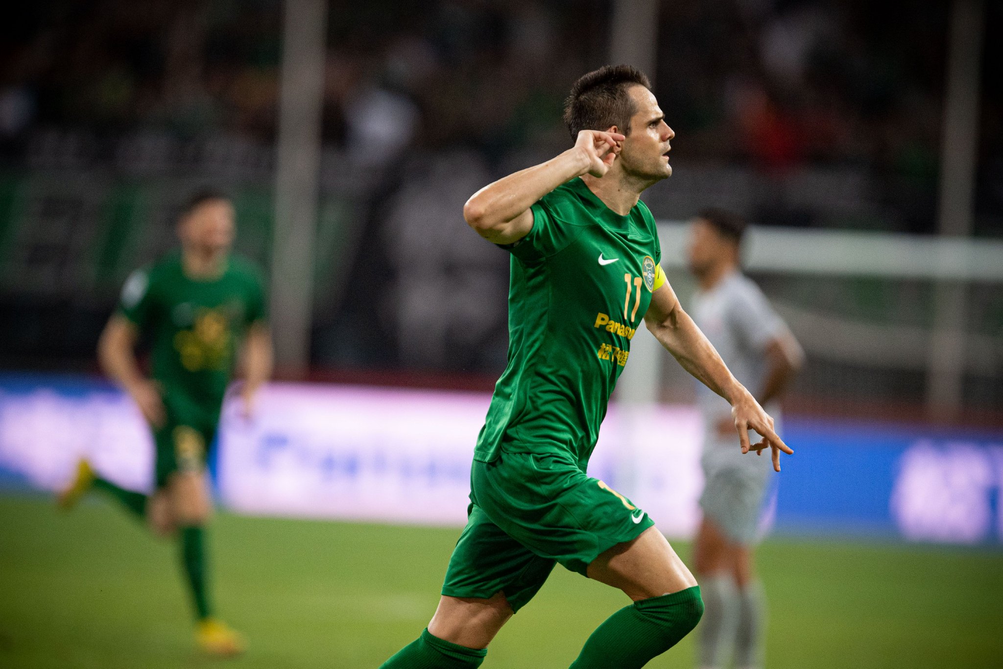 包含格鲁吉亚全面压制对手，取得历史性胜利的词条