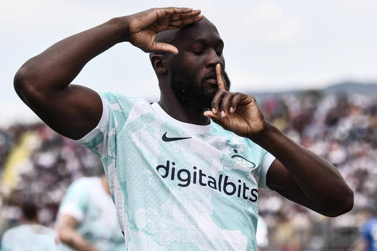 aoa体育娱乐-卢卡库前场展现个人能力，成为进攻焦点