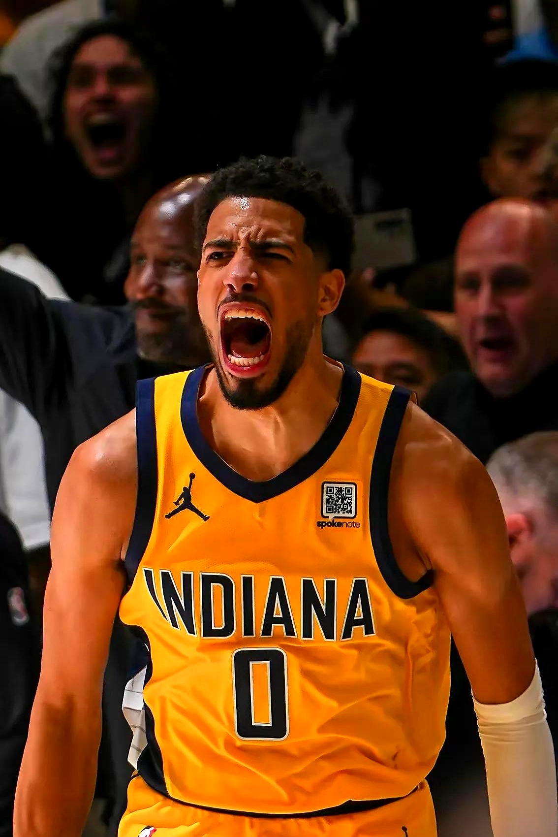 步行者队备战加练提高球队综合实力