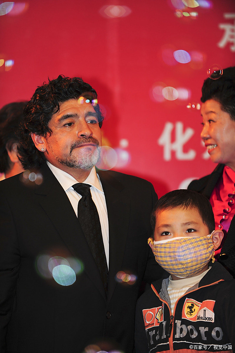 包含马拉多纳接受足球赛事专访，分享心得的词条