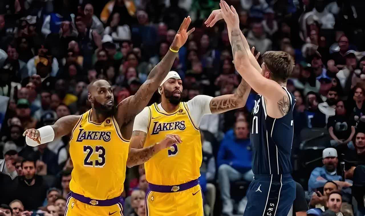 aoa体育教练-爵士队大胜对手，展现出强大的整体实力