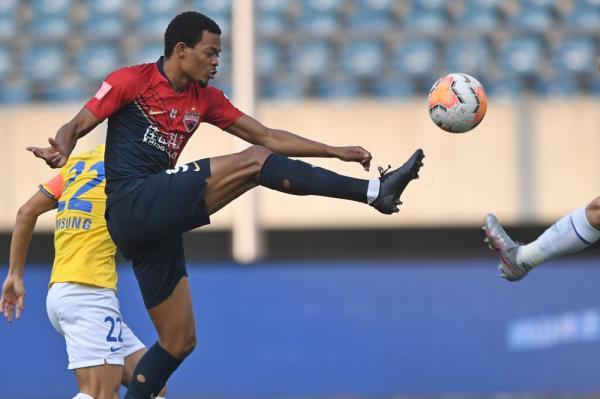 aoa体育课程-苏宁主场遭遇逆转，被深圳佳兆业绝杀