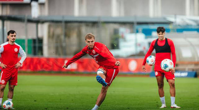 aoa体育培训-包含美因茨客场惊险绝杀，收获胜利的词条