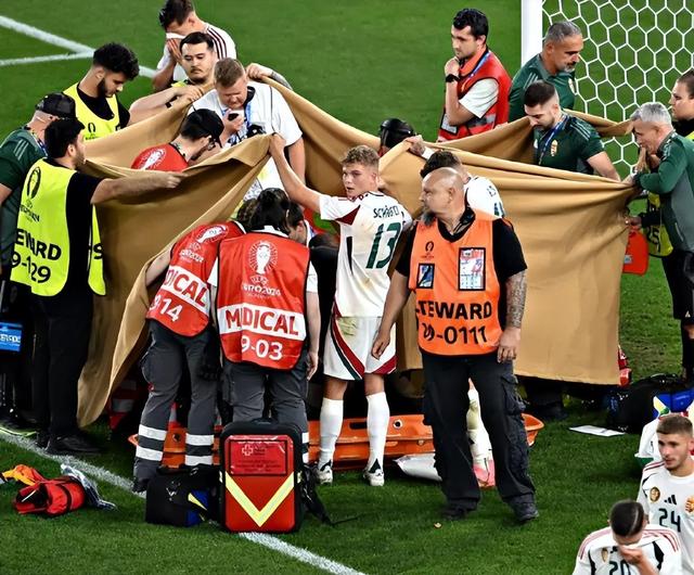 aoa体育活动-紧张刺激，球场上的对决令人屏息以待的简单介绍