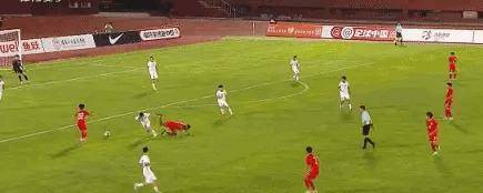 aoa体育-乌兹别克斯坦球队亮相，逆袭夺胜！