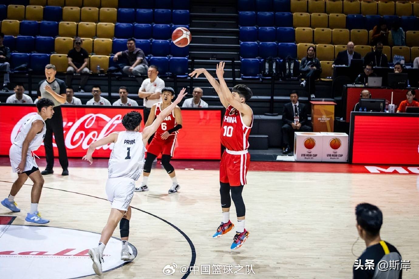 关键时刻挺进决赛，球员表现出色