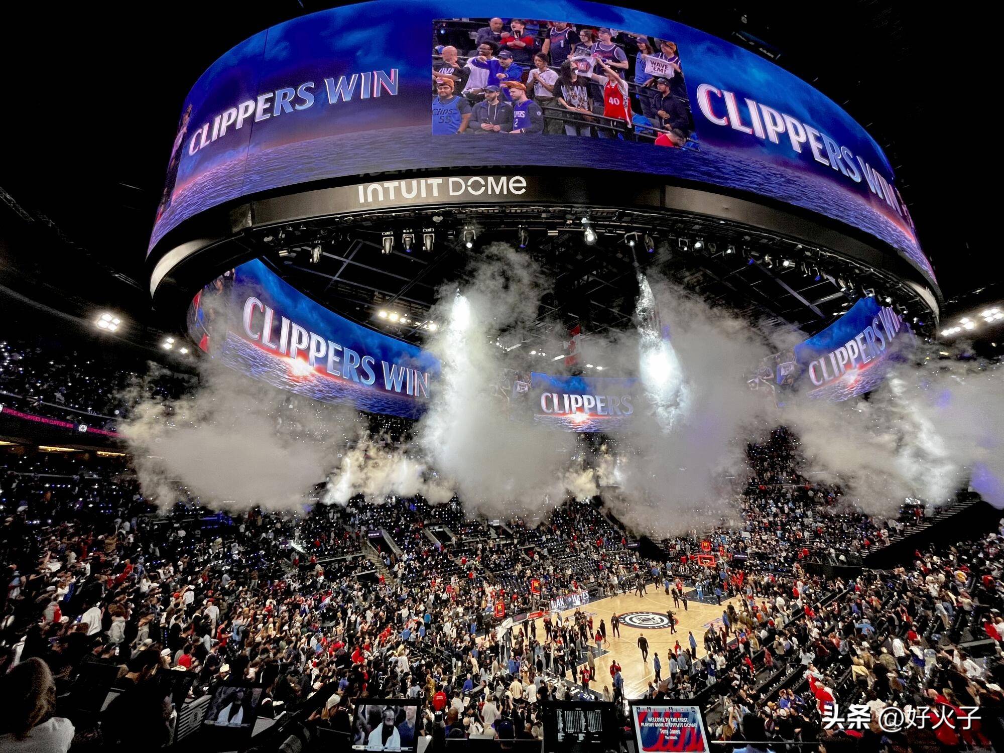 NBA新赛季开幕战:湖人战胜快船,取得胜利 NBA新赛季开幕战:湖人战胜快船,取得胜利