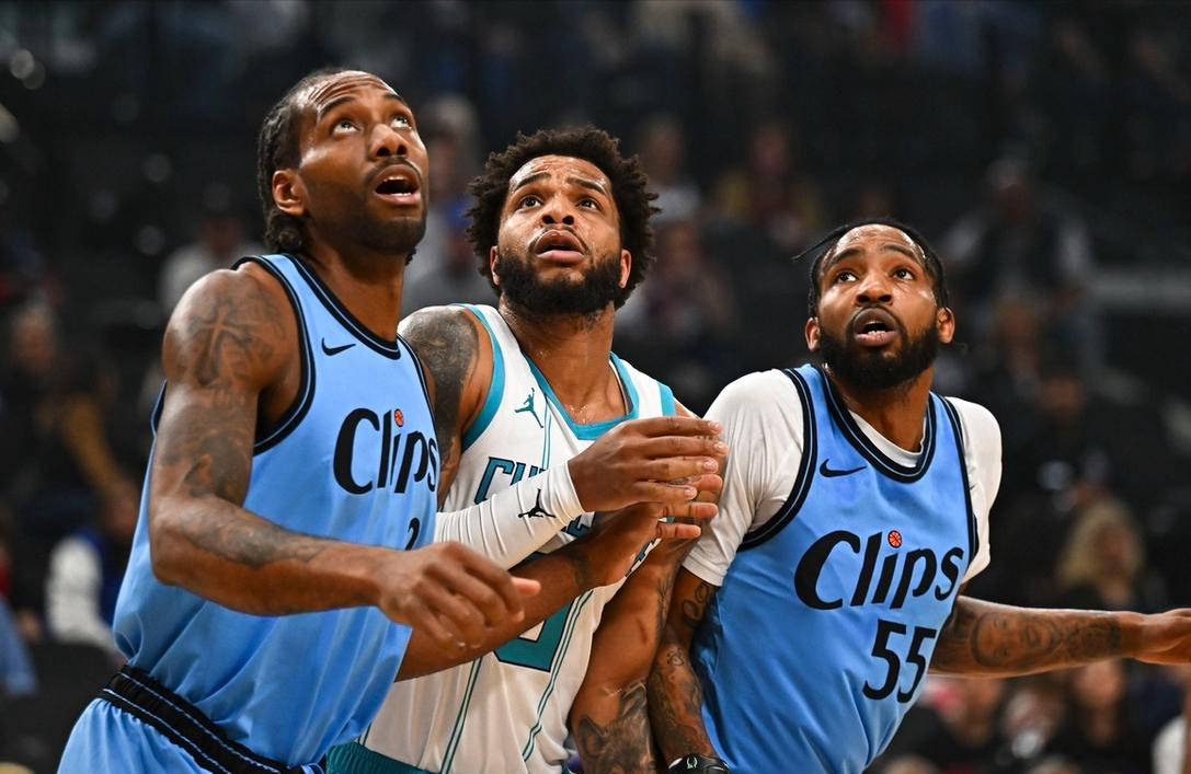 快船击败黄蜂，取得关键胜利