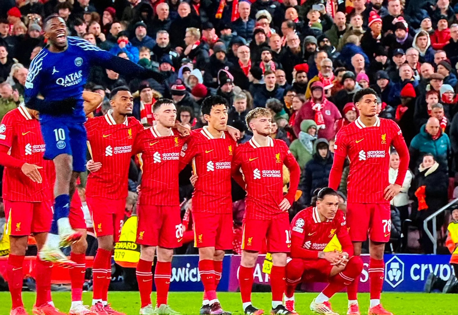 关于拜仁挑战曼联，谁将获得关键的胜利？的信息