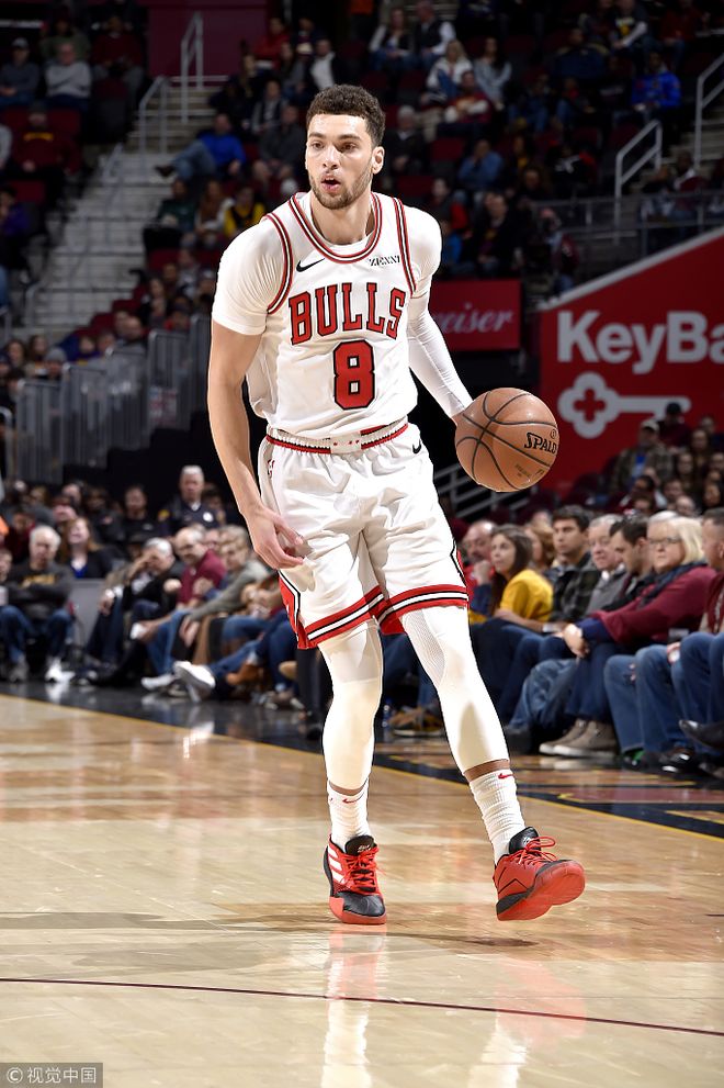 骑士战胜国王，拉文砍下27分