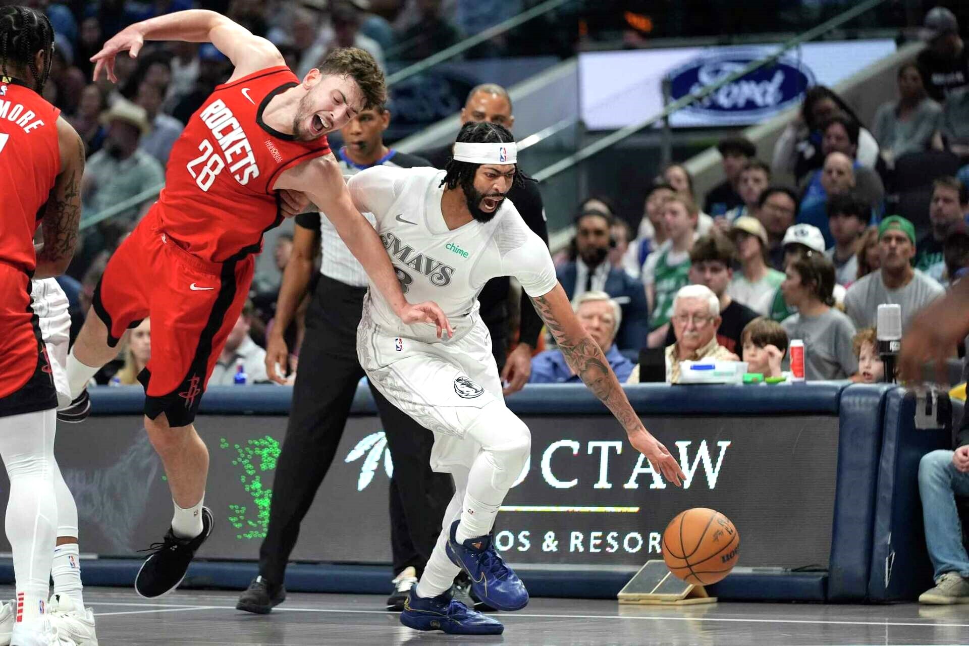 aoa体育新闻-篮网队中锋德安东尼奥·戴维斯成功回归板凳席的简单介绍