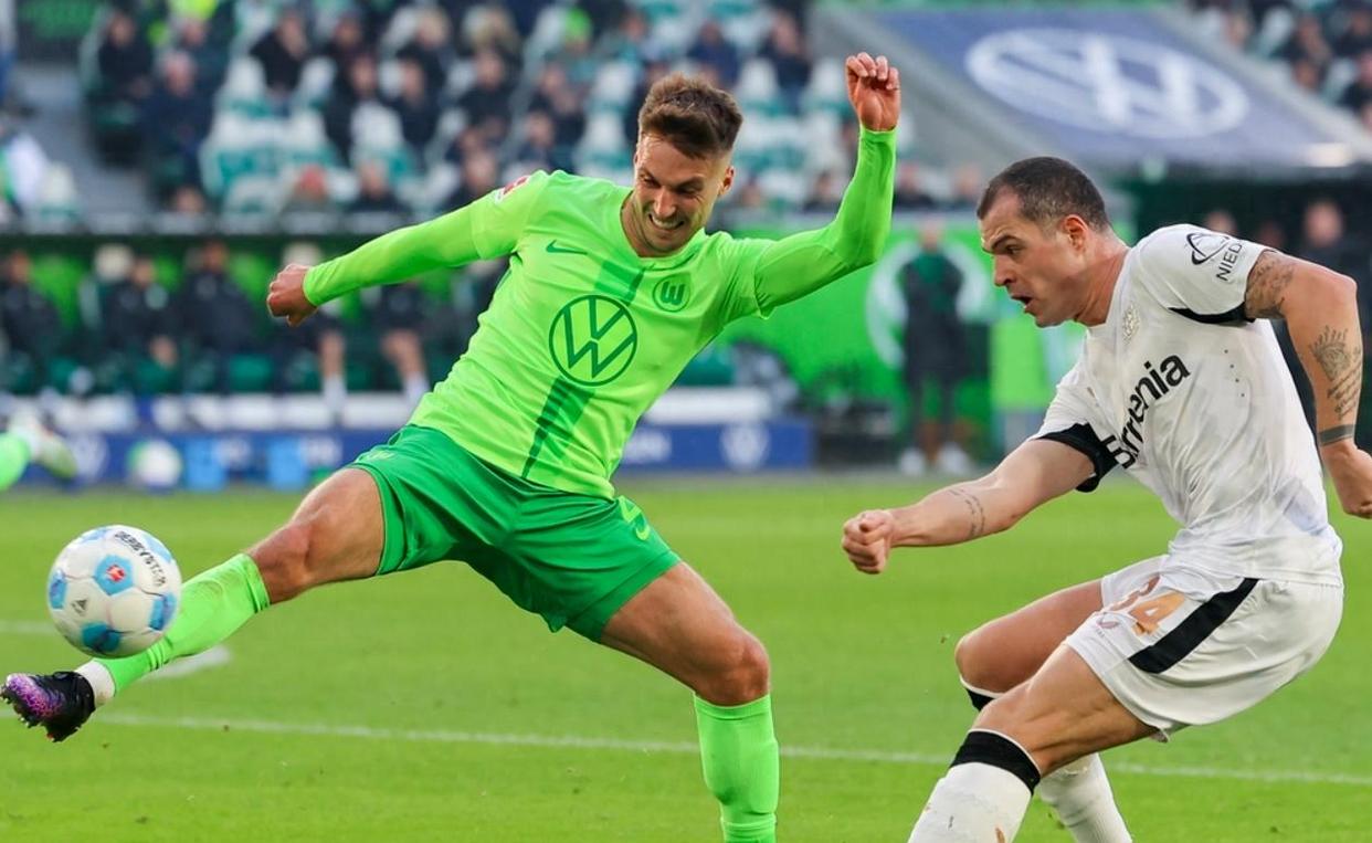 沃尔夫斯堡后卫红牌,球队防线雪上加霜的简单介绍 沃尔夫斯堡后卫红牌,球队防线雪上加霜的简单介绍